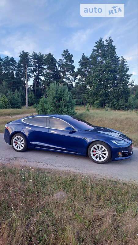 Tesla Model s (2017)