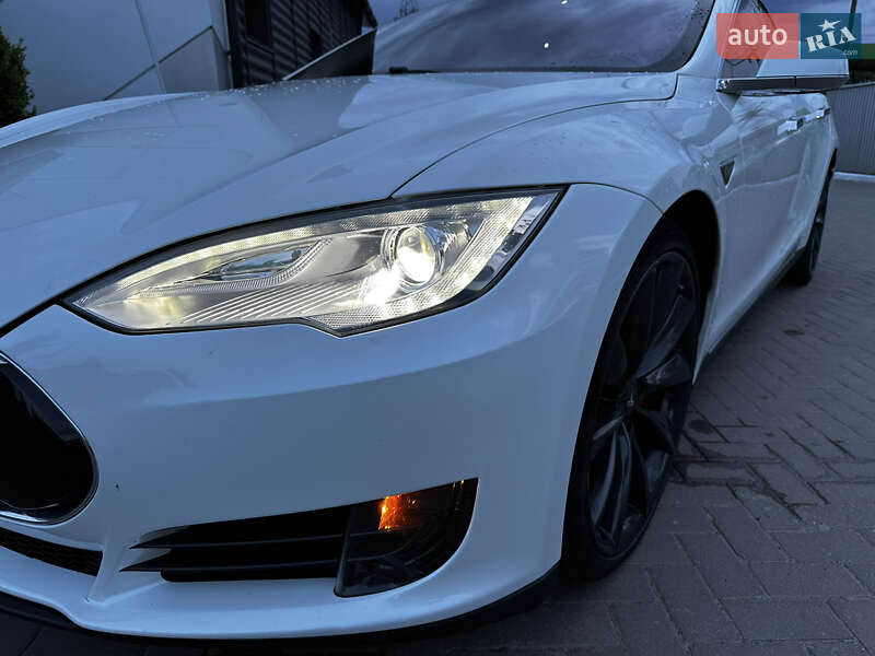 Tesla Model s (2012)