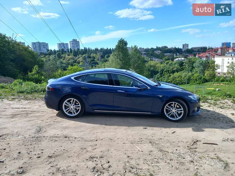 Tesla Model s (2016)