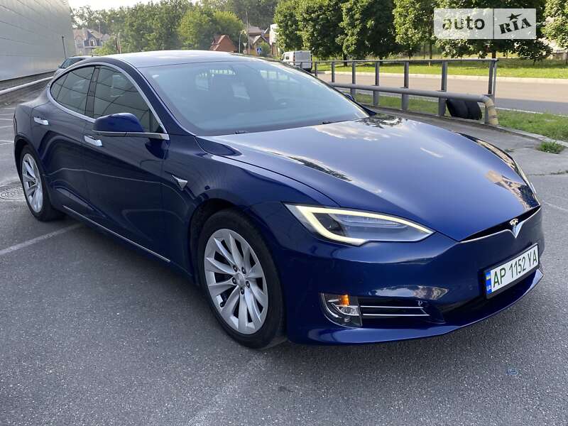Tesla Model s (2018)