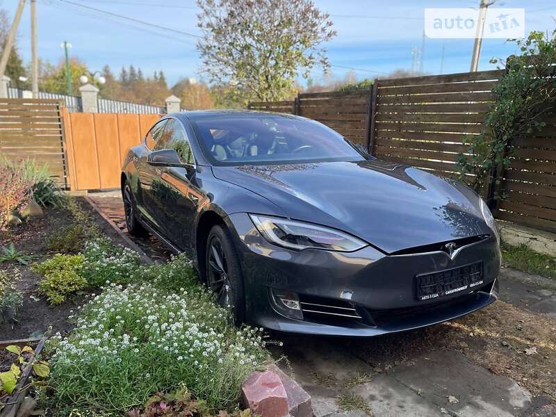 Tesla Model s (2018)