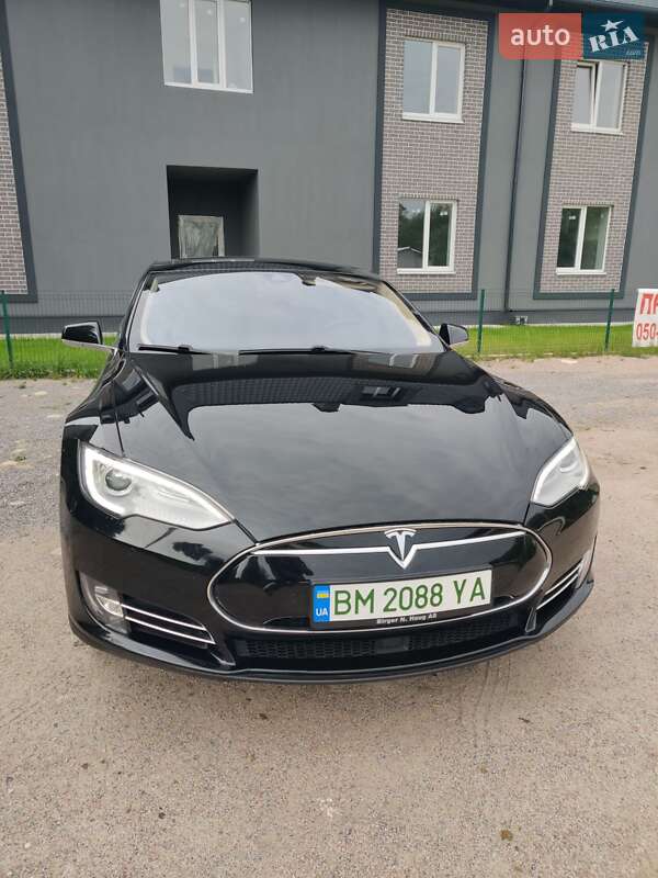 Tesla Model s (2015)