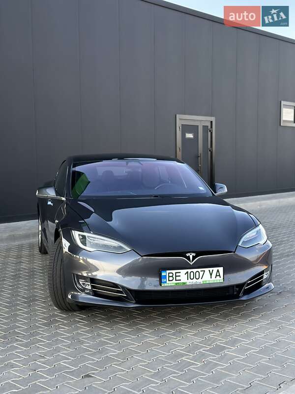 Tesla Model s (2018)
