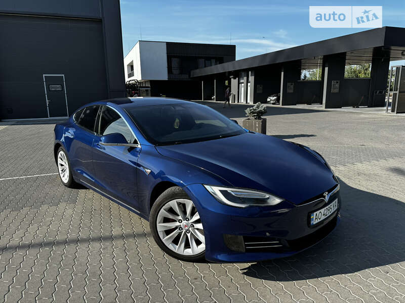 Tesla Model s (2017)