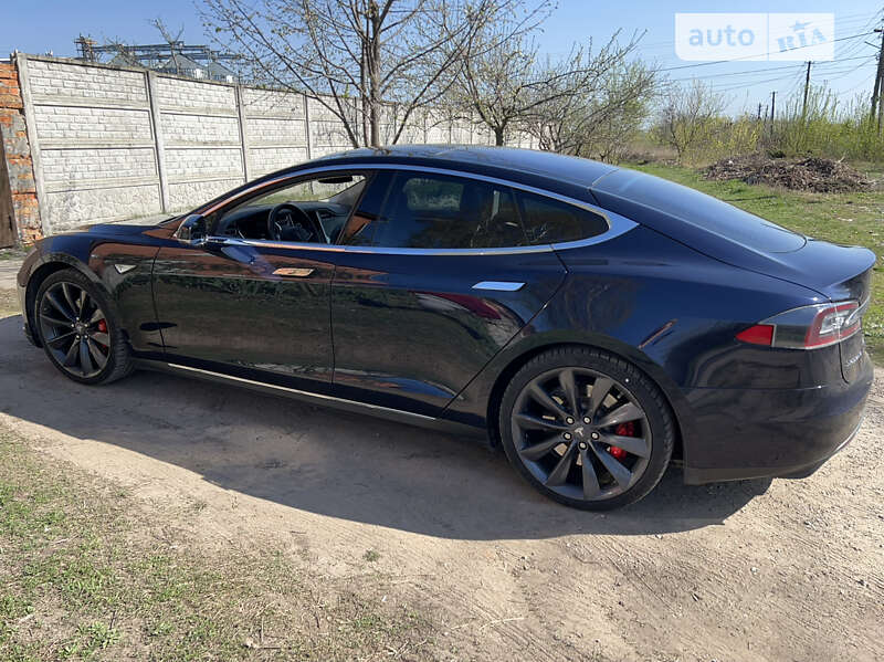 Tesla Model s (2014)