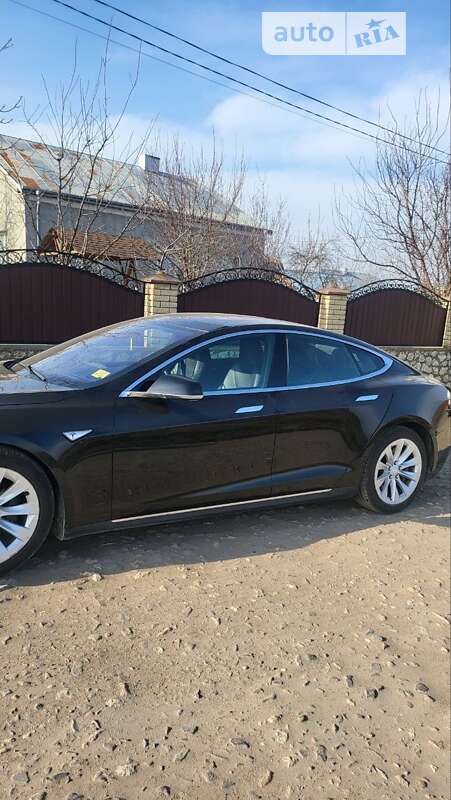 Tesla Model s (2015)