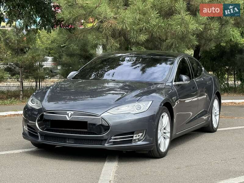 Tesla Model s (2014)