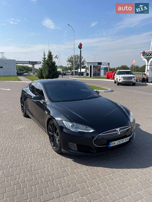 Tesla Model s (2015)