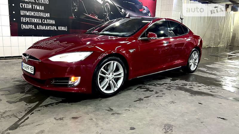 Tesla Model s (2016)
