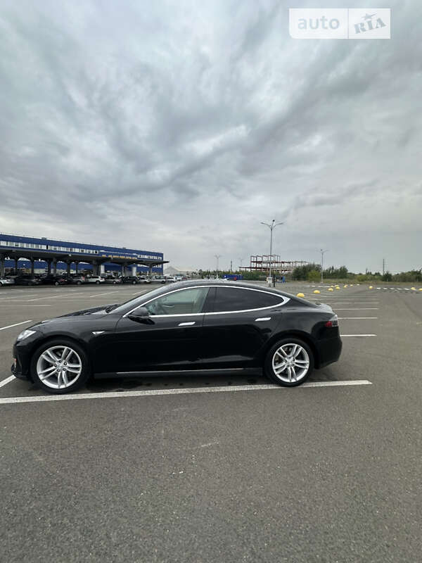 Tesla Model s (2013)