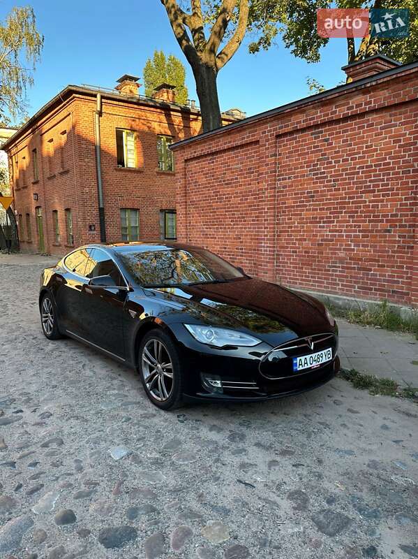 Tesla Model s (2013)