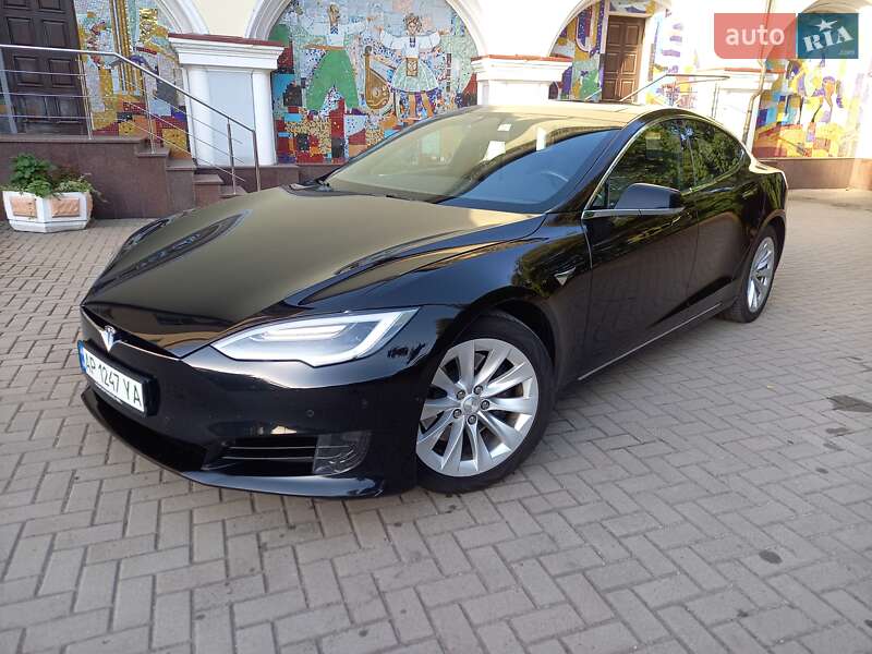 Tesla Model s (2017)