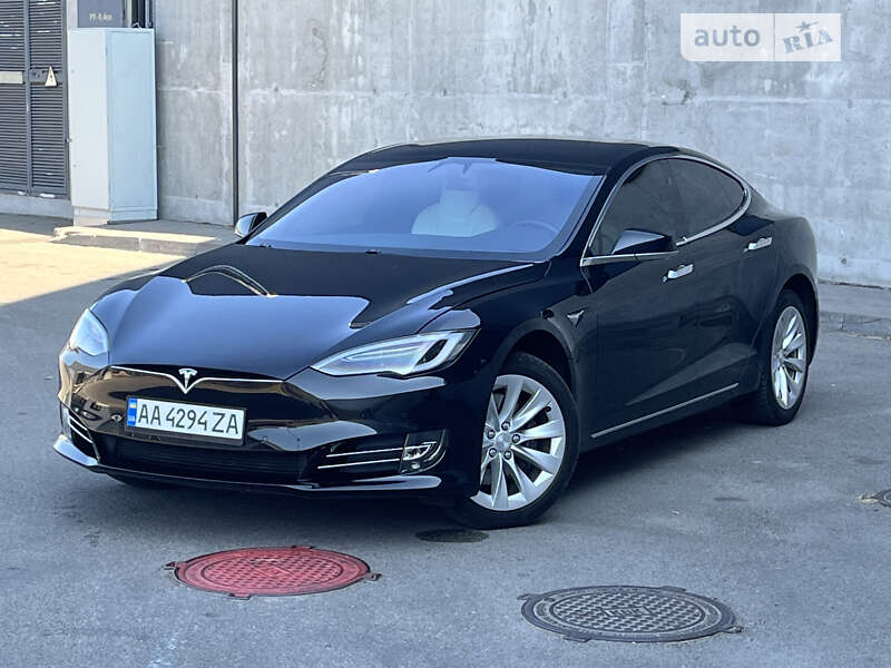 Tesla Model s (2018)