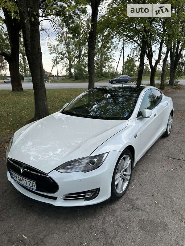 Tesla Model s (2014)