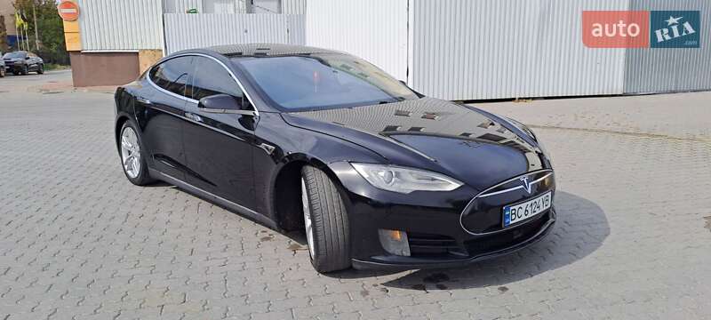 Tesla Model s (2016)