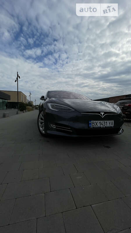 Tesla Model s (2018)