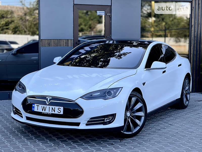 Tesla Model s (2013)