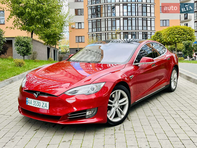 Tesla Model s (2015)