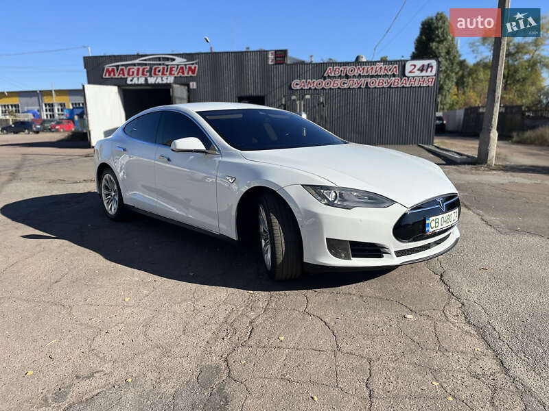Tesla Model s (2016)