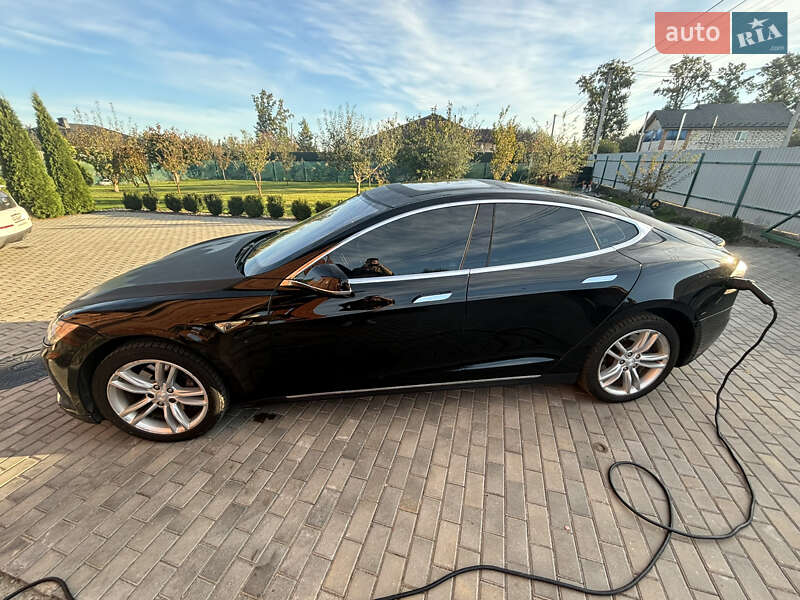 Tesla Model s (2013)
