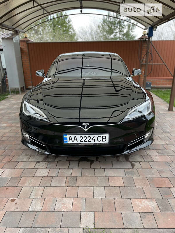 Tesla Model s (2019)