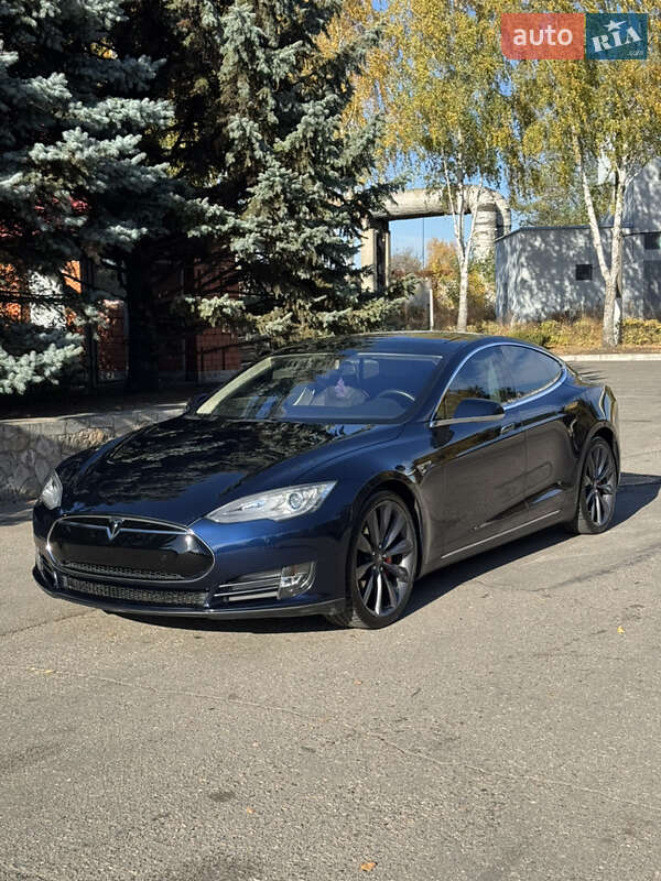 Tesla Model s (2014)