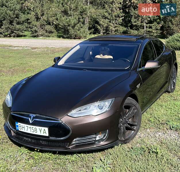 Tesla Model s (2013)