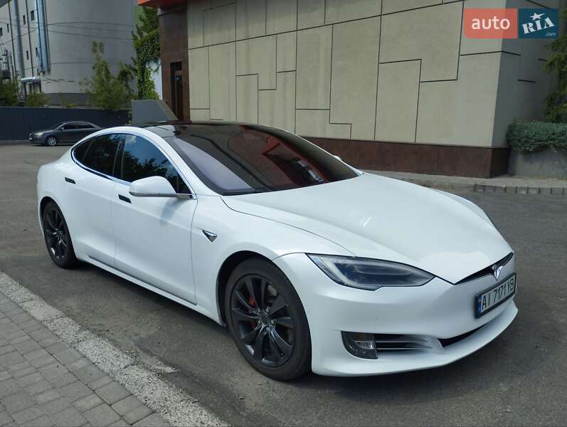 Tesla Model s (2017)