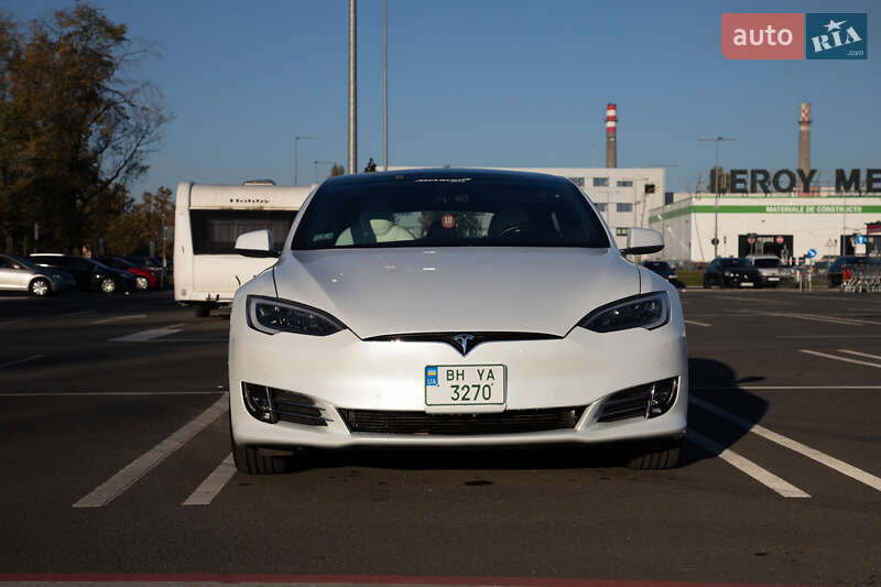 Tesla Model s (2020)