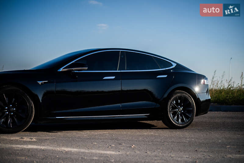 Tesla Model s (2018)