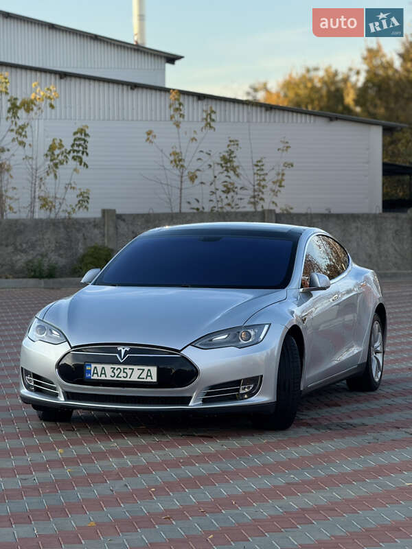 Tesla Model s (2014)
