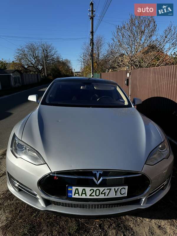Tesla Model s (2013)