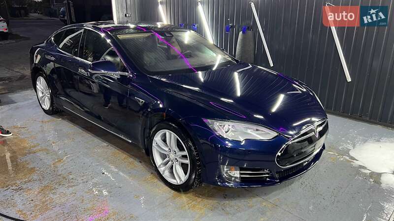 Tesla Model s (2014)