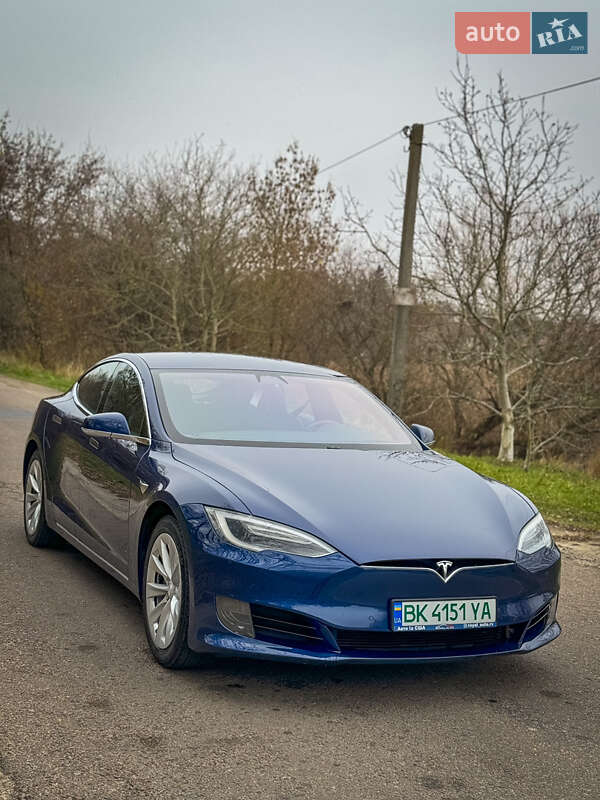 Tesla Model s (2016)