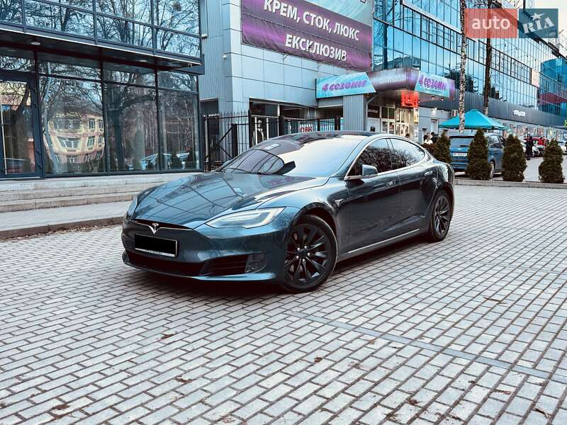 Tesla Model s (2017)
