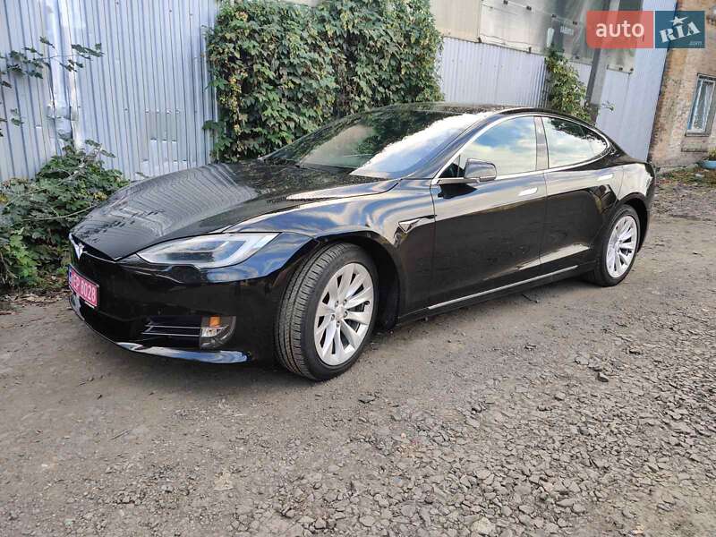 Tesla Model s (2018)