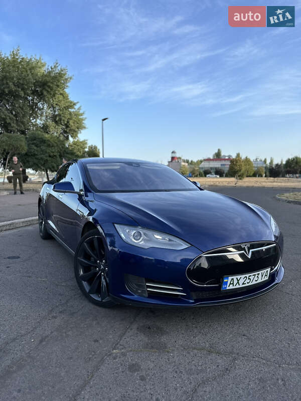 Tesla Model s (2016)