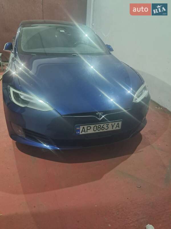 Tesla Model s (2017)