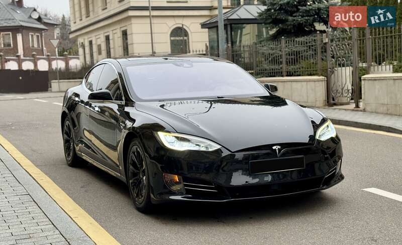 Tesla Model s (2016)