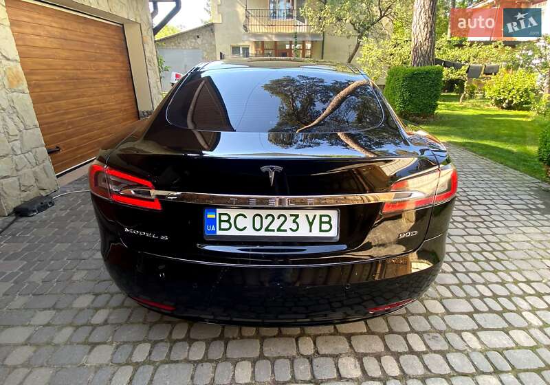 Tesla Model s (2016)