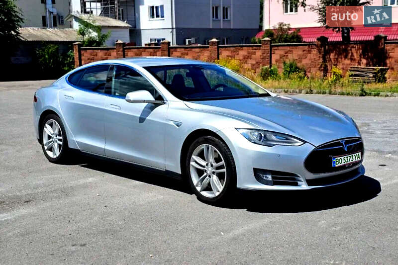 Tesla Model s (2014)