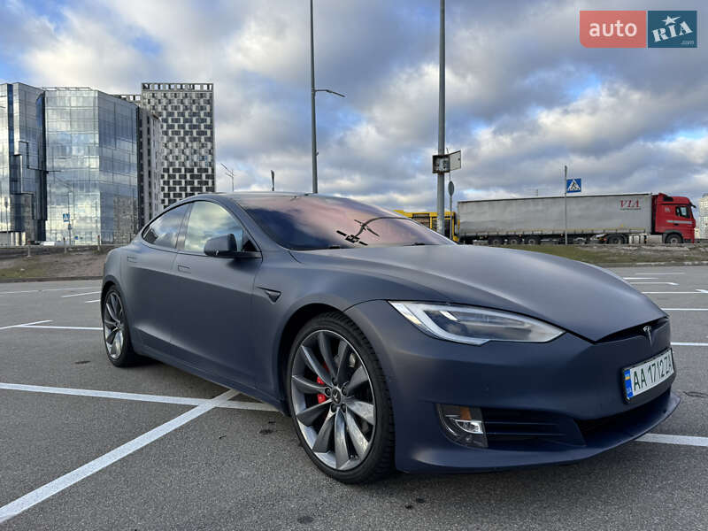 Tesla Model s (2017)