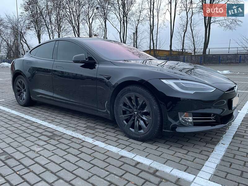 Tesla Model s (2019)