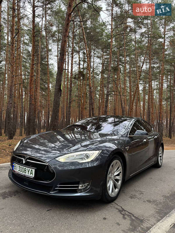 Tesla Model s (2016)