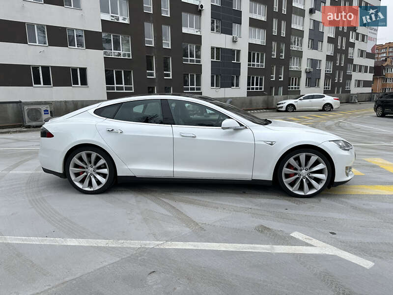 Tesla Model s (2015)