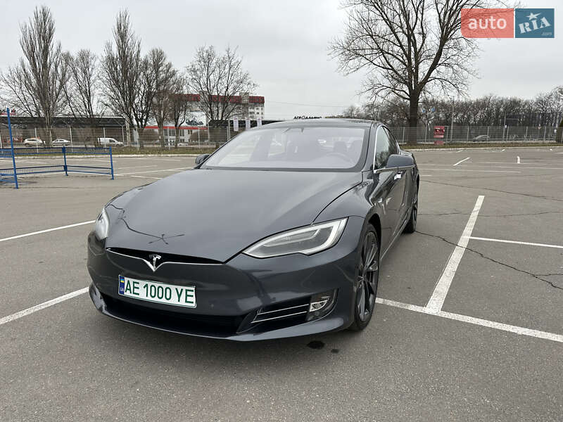 Tesla Model s (2018)