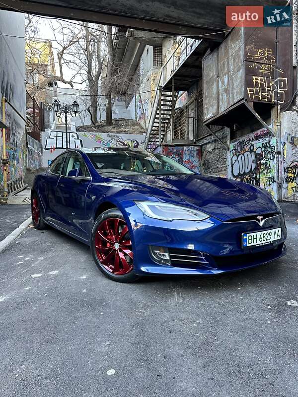 Tesla Model s (2017)