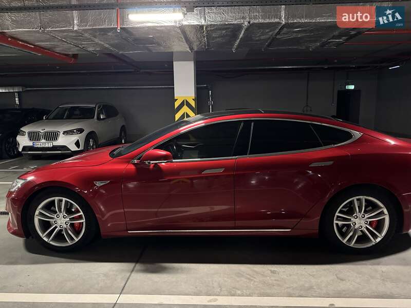 Tesla Model s (2016)