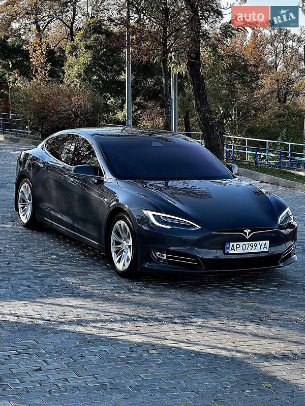 Tesla Model s (2018)
