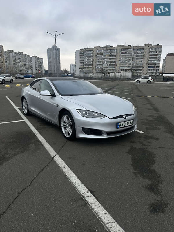 Tesla Model s (2013)